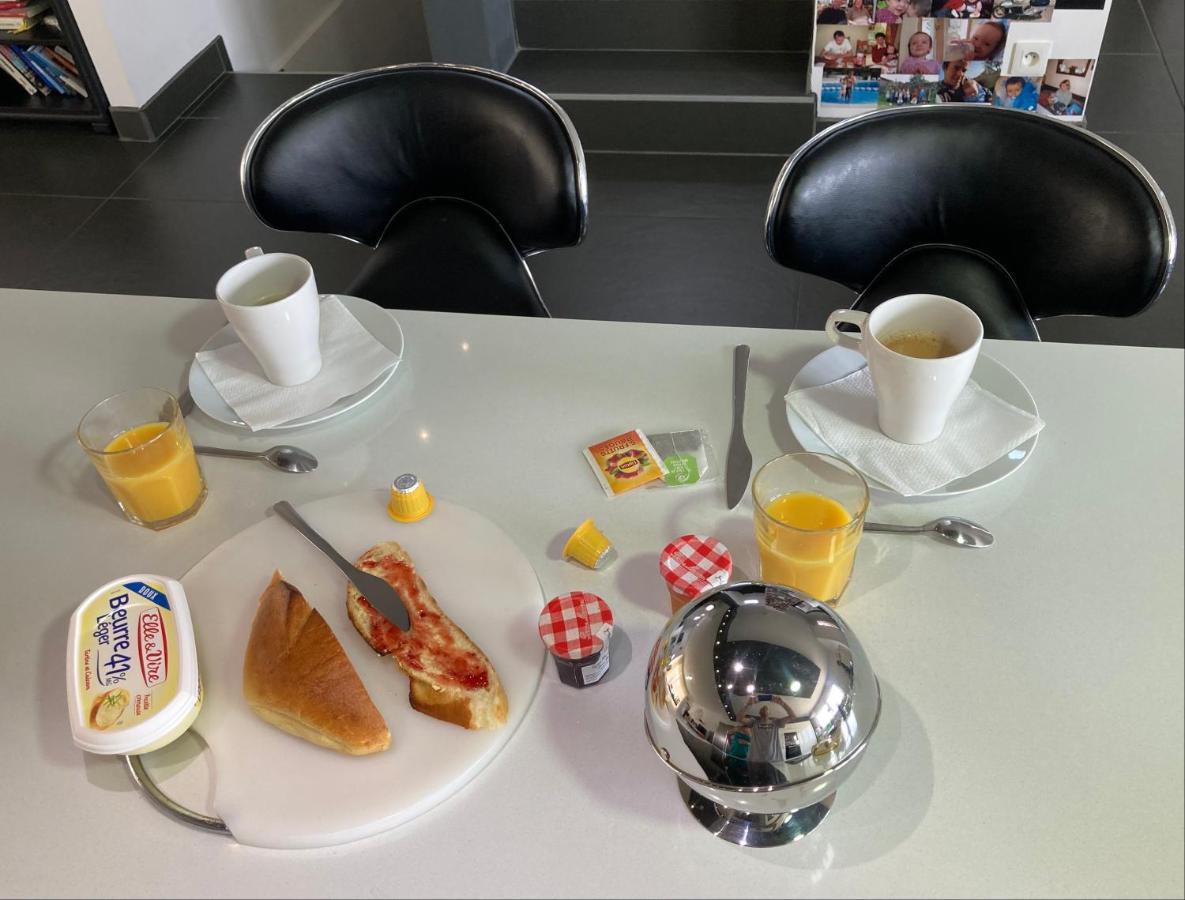 B&B Chez L'Habitant Chambre Privative Sur La Route Des Vins Tv Parking Box Velo Issenheim Екстериор снимка