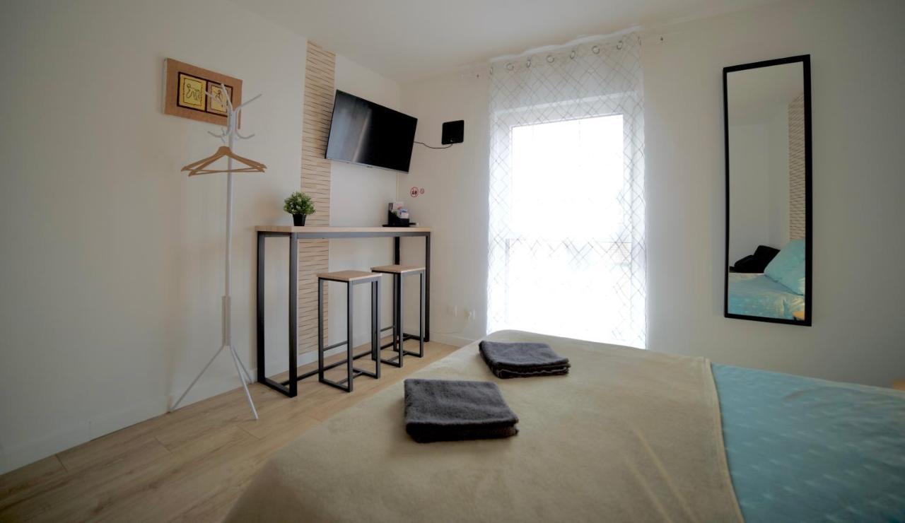 B&B Chez L'Habitant Chambre Privative Sur La Route Des Vins Tv Parking Box Velo Issenheim Екстериор снимка
