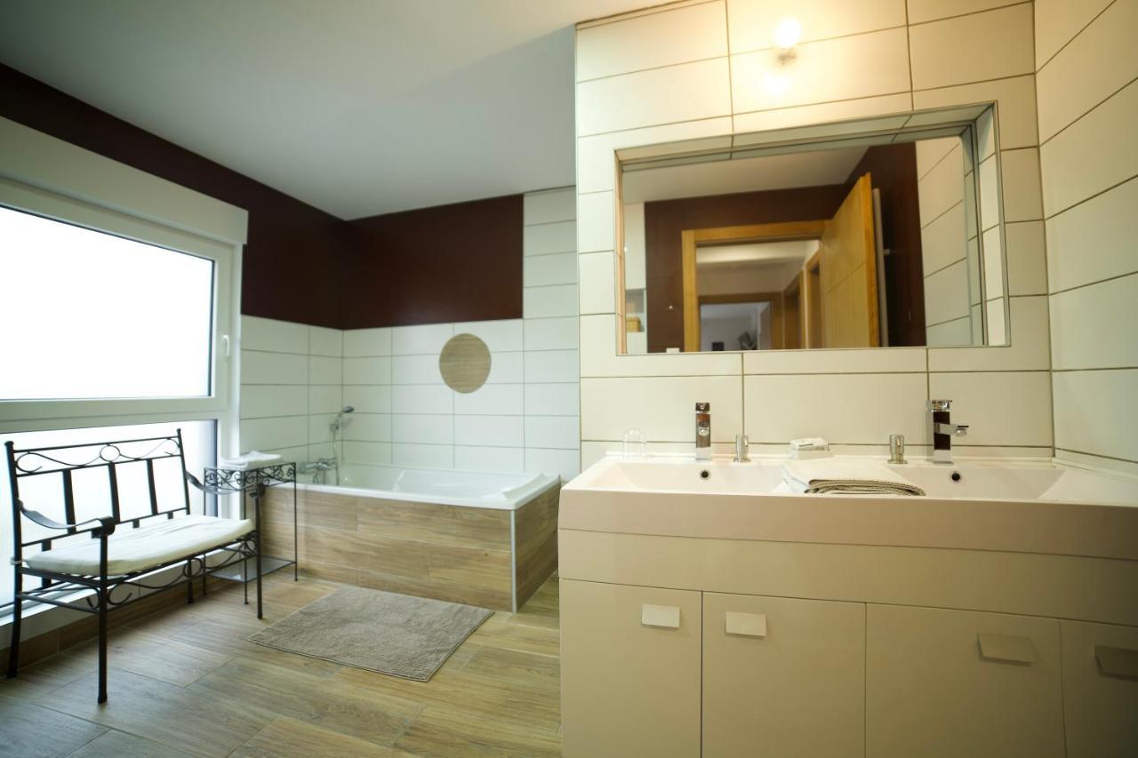 B&B Chez L'Habitant Chambre Privative Sur La Route Des Vins Tv Parking Box Velo Issenheim Екстериор снимка